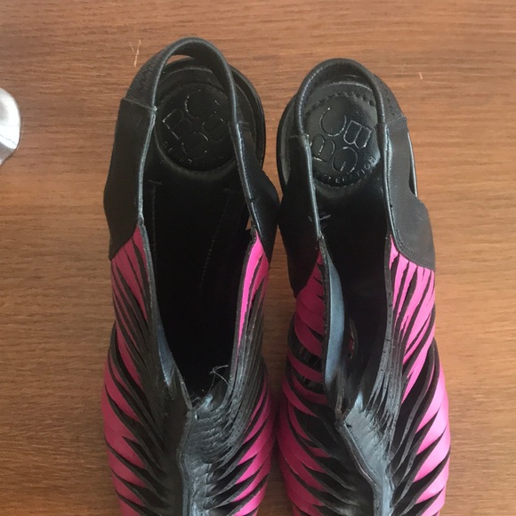 BCBG heeled leather sandals - Picture 2 of 5